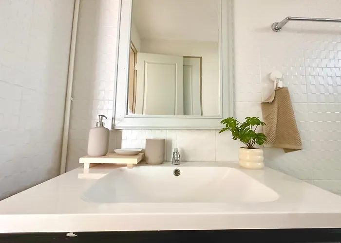 Cosy 2 Bedrooms Near Ekkamai Apartment